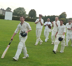 Tom Moody maiden 100